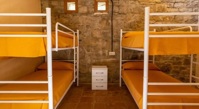 Кровать в общем номере Albergue Inturjoven Cortes De La Frontera