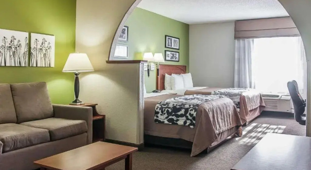 Четырёхместный люкс Sleep Inn & Suites Conference Center and Water Park