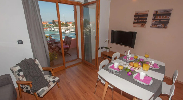 Apartment Ivan - great location: A2 Poljana, Island Ugljan