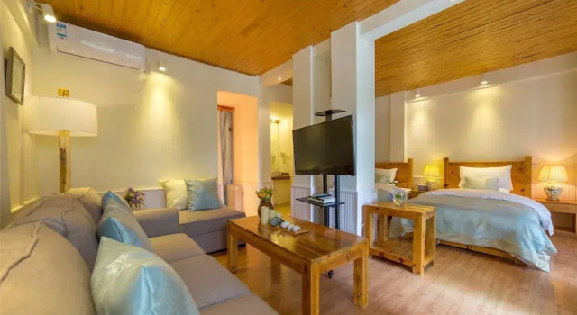 Четырёхместный люкс C'est La Vie Boutique Inn