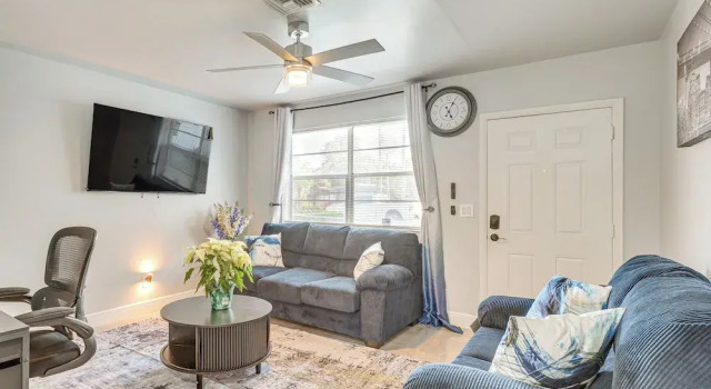 3 Mi to Port Everglades: Modern Getaway w/ Yard