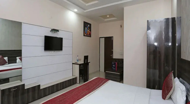 OYO 3202 Hotel Gayatri Residency