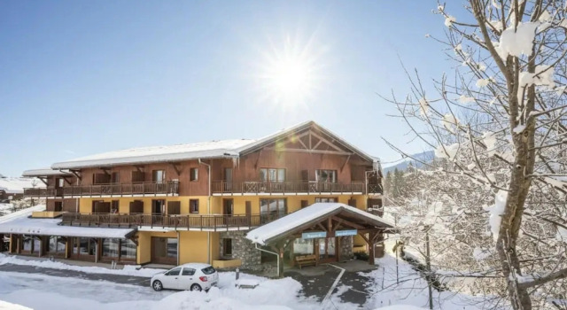 Couple Getaway With Mountain View
