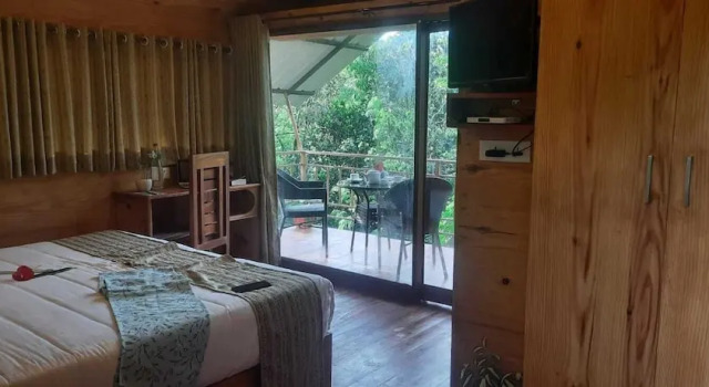 Коттедж с балконом и с видом на сад Spice Villa Thekkady