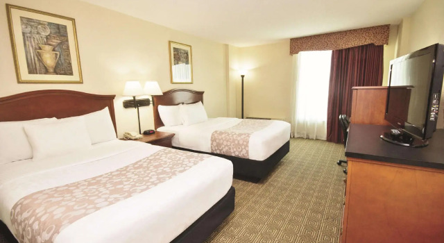 Четырёхместный номер Standard с видом на город La Quinta Inn & Suites Downtown Conference Center