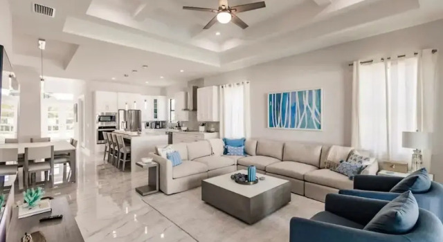 Exquisite Vanderbilt Beach Luxury Getaway, Book Feriehus North Naples Florida