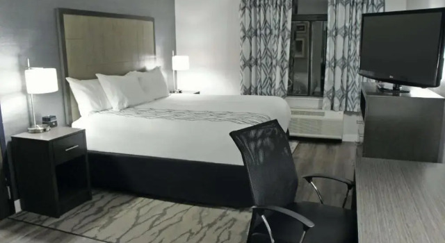 Номер Executive La Quinta by Wyndham Raleigh Downtown North