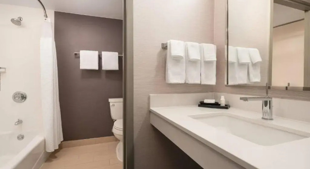 Четырёхместный номер Standard Courtyard Los Angeles Torrance/Palos Verdes