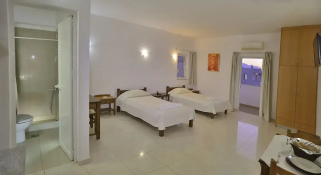 Reina Apartments