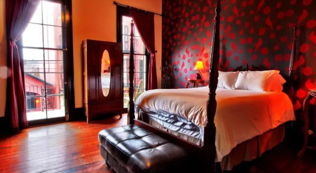 Люкс с 2 комнатами Royal Street Inn & Bar
