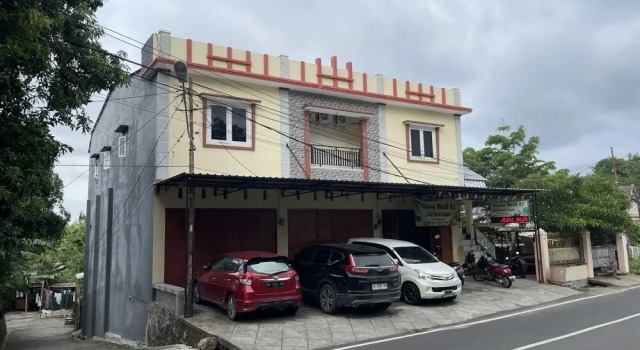 OYO 93412 Kost Irma Syariah Near UPTD SMP Negeri 8 Parepare, Prenota Hotel Hotel a Sulawesi con parcheggio, Parcheggio