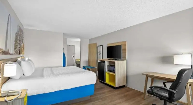 Трёхместный номер Standard Days Inn by Wyndham Collinsville St Louis