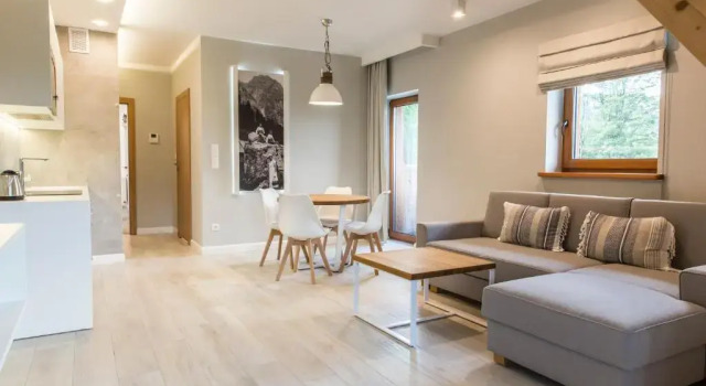 Апартаменты с балконом и с видом на горы Royal Hill Residence