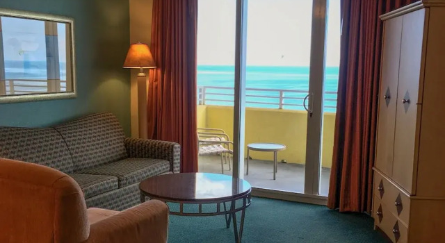 Ocean Walk 2424a, Забронировать Отель Отели Дейтона-Бич с парковкой, рядом с Базилика Святого Димитрия, Парковка