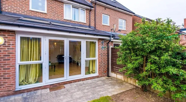 Beautiful 3-bed House in Salford,