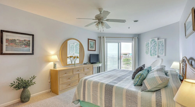 Oak Island Beachfront Condo w/ Community Pool