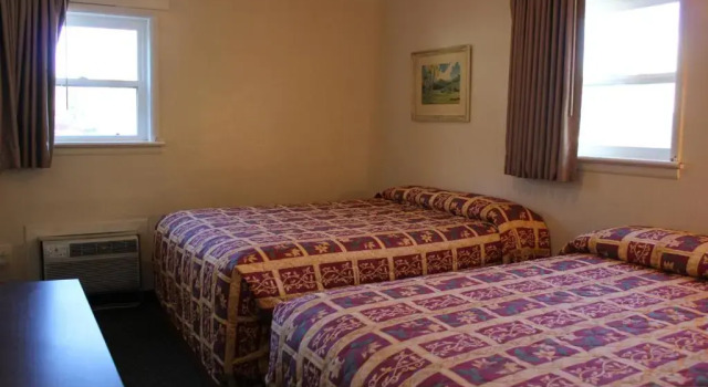 Семейный люкс Lava Spa Motel & RV