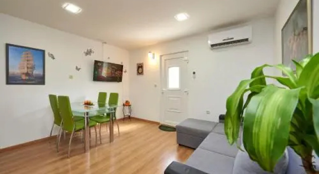 Apartment Ugrina, Забронировать Апартаменты/квартира Недорогие отели Трогир, недорого