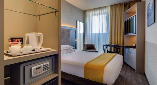 Трёхместный номер Standard с балконом Best Western Plus Hotel Farnese