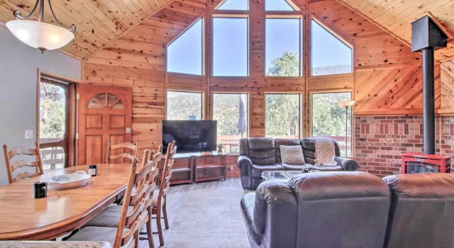 Коттедж Idyllic Frazier Park Cabin: Views, Pool Table