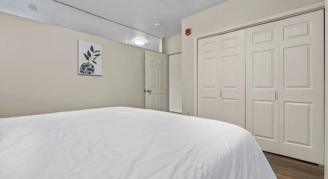 Апартаменты Superior Sleek 2BR Downtown Retreat with Gym