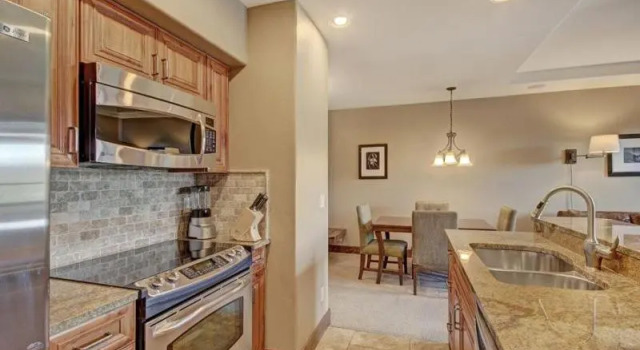Breckenridge Crystal Peak Lodge 1 Bedroom Luxury Condo, Voted #1 in Breck!, Забронировать Отель Отели Брекенридж с парковкой, рядом с Trygve's Platter Chair Lift, Парковка