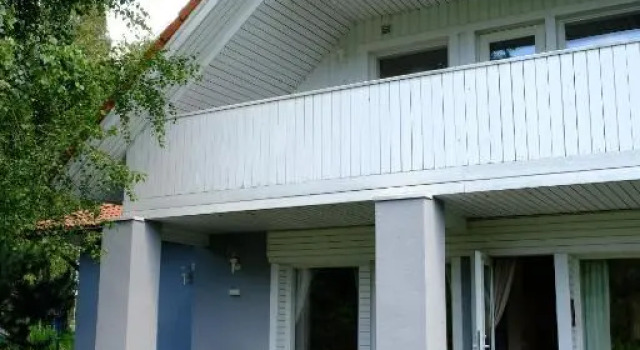 Geltondvaris, Boek Hotel Palanga 