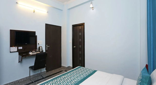 OYO 8543 Hotel Tatsa, Забронировать Отель Отели Ришикеш с парковкой, Парковка