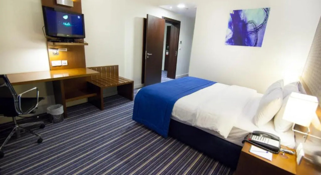 Люкс Holiday Bahrain Hotel