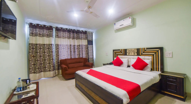 OYO 10566 Hotel Shanti Guest House