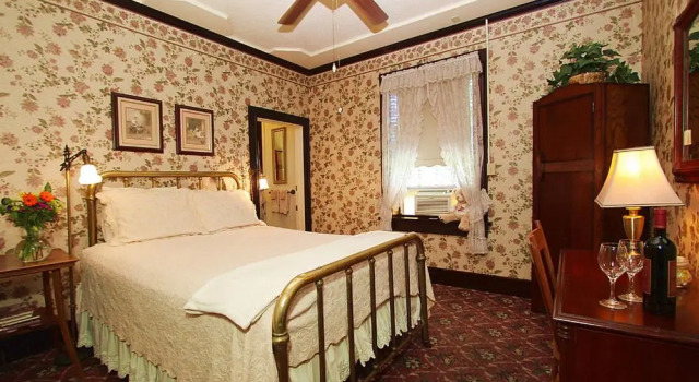 Номер Superior Historic National Hotel