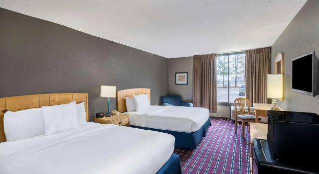 Четырёхместный номер Deluxe Travelodge by Wyndham Memphis Airport/Graceland