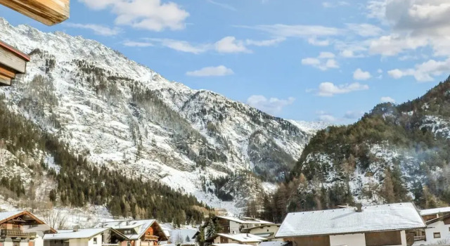 Апартаменты Deluxe Comfortable Apartment in Langenfeld With ski Storage