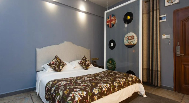 Haikou Times Theme Inn