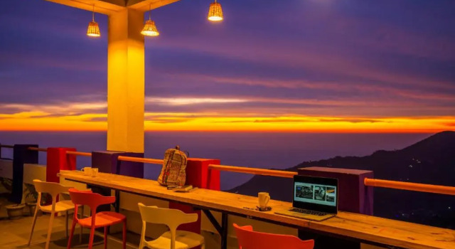 Кровать в общем номере goSTOPS Mussoorie, Library Road