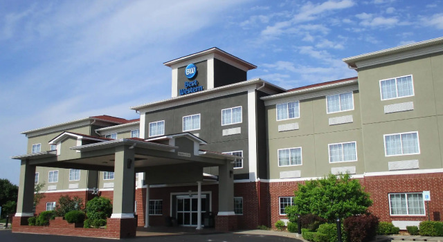 Кровать в общем номере Best Western Presidential Hotel & Suites