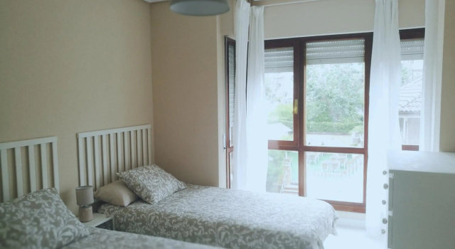 Apartamento a cuatro minutos caminando de la playa, Rezervasyon Daire Noja 
