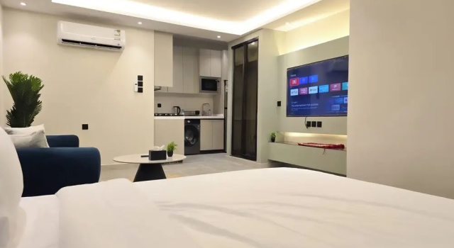 Семейная студия с балконом HOMETEL NRJS B ruh