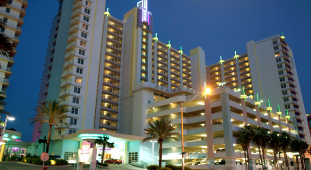 Ocean Walk Resort, Забронировать Курортный отель Отели Дейтона-Бич с парковкой, рядом с Базилика Святого Димитрия, Парковка