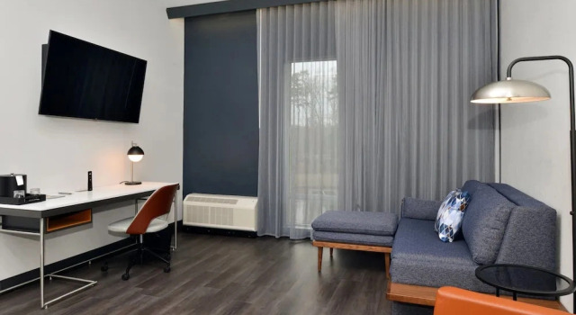 Четырёхместный люкс Courtyard by Marriott Raleigh Cary Crossroads