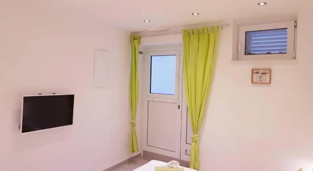 Apartments Nona, Забронировать Апартаменты/квартира Хвар Остров Хвар, рядом с Частный Пляж «Си Ю Румс»