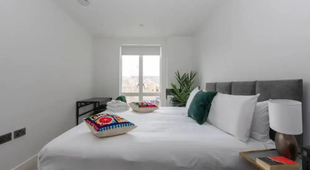 Tranquil & Stylish 1 Bedroom Flat With Private Balcony