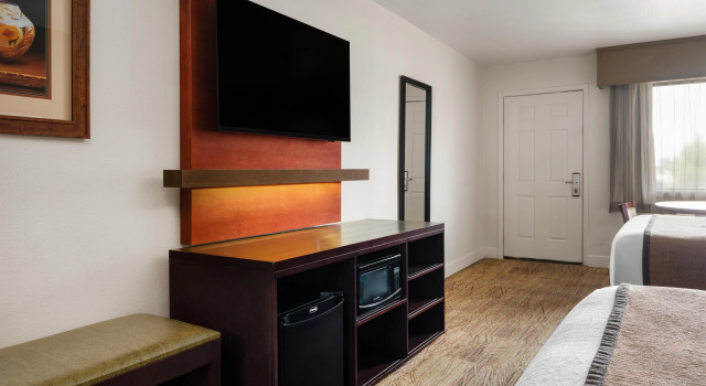 Четырёхместный номер Standard Best Western Discovery Inn