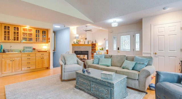 Blue Ridge Mtn Retreat: Porches & Creek Access, Reserva ahora Casa o chalet Hendersonville Carolina del Norte