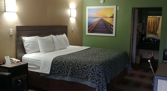 Двухместный номер Days Inn by Wyndham Houston East