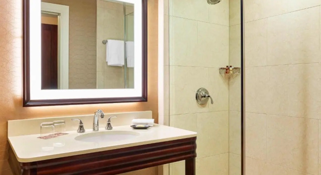 Четырёхместный клубный номер Standard Sheraton Hotel Stonebriar