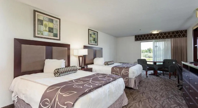 Четырёхместный номер Standard с видом на реку Shilo Inn Suites Hotel - Idaho Falls