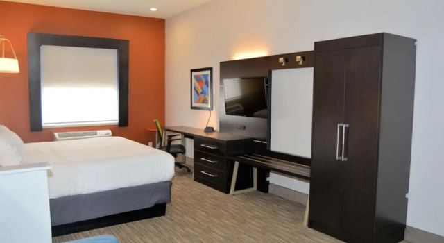 Люкс Holiday Inn Express & Suites by IHG