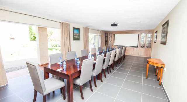 Студия с красивым видом из окна Vetho 2 Apartments OR Tambo Airport