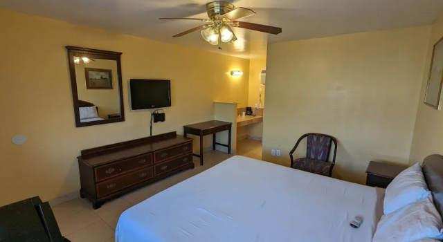 Студия Economy Canadian Inn